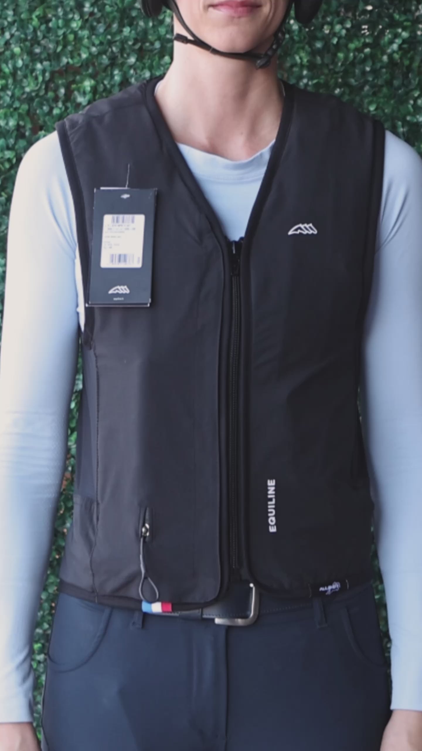 aere（アエレ）helter neck vest-detail-黒 Equiline Eclair Air Vest – Ride EquiSafe
