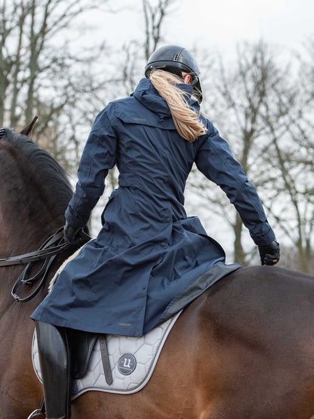 trench_coat_navy_laura_lausten